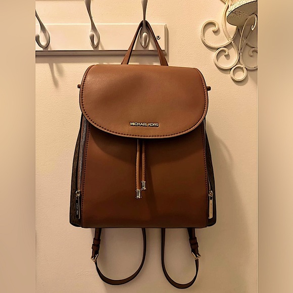 Michael Kors Pheobe drawstring backpack. In perfect condition. Great condition! - Picture 1 of 7